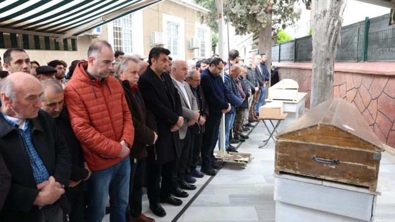 Hatay'da enkaz altından çıkarıılan 3 kişi Darıca'da dualarla uğurlandı