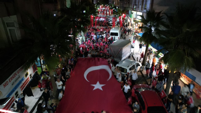 Cumhuriyet coşkusuna yakışır fener alayı