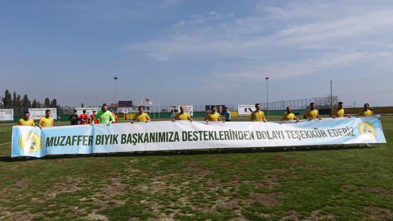 Darıca G.B’li futbolculardan Başkan Bıyık’a teşekkür