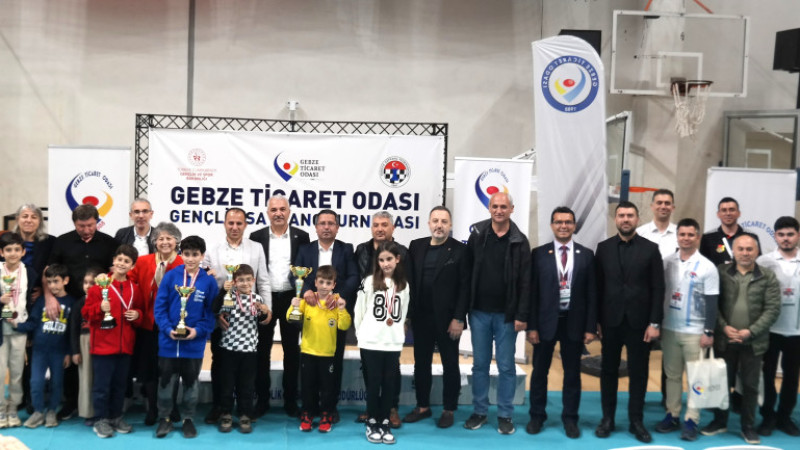 Gebze’de gençler satrançta buluştu