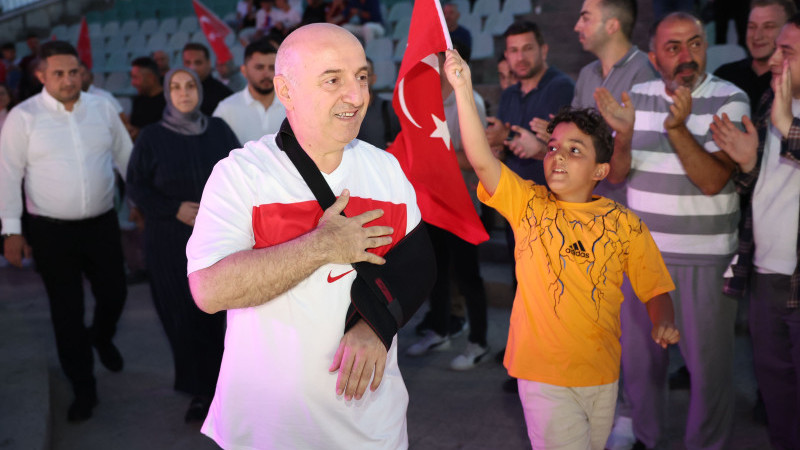 DARICA’DA BİRLİK YÜRÜYÜŞÜ VE ANMA TÖRENİ DÜZENLENDİ Bıyık: ‘15 Temmuz ruhu devam ettikçe bizi kimse 