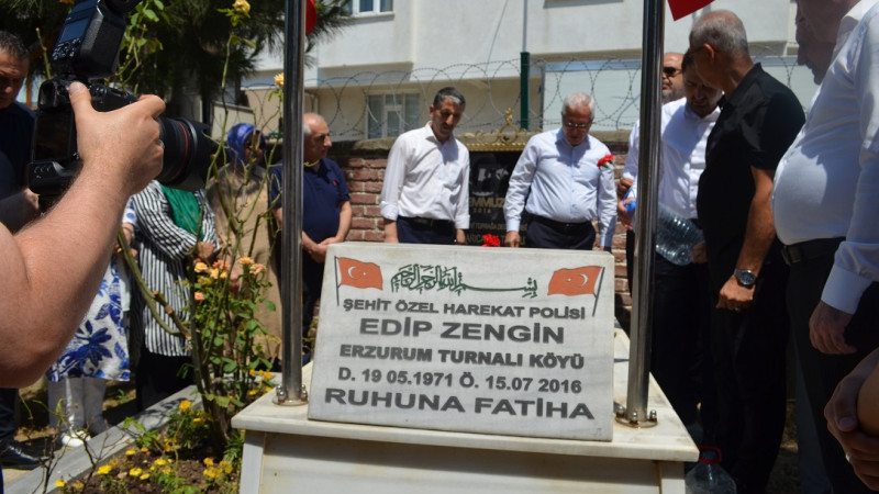  Şehit Edip Zengin şehadetinin 9. yılında kabri başında dualarla anıldı