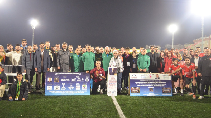 Ahmet Çakar ile Deniz Ateş Bitnel Darıca'da amatör futbol severlerle buluştu