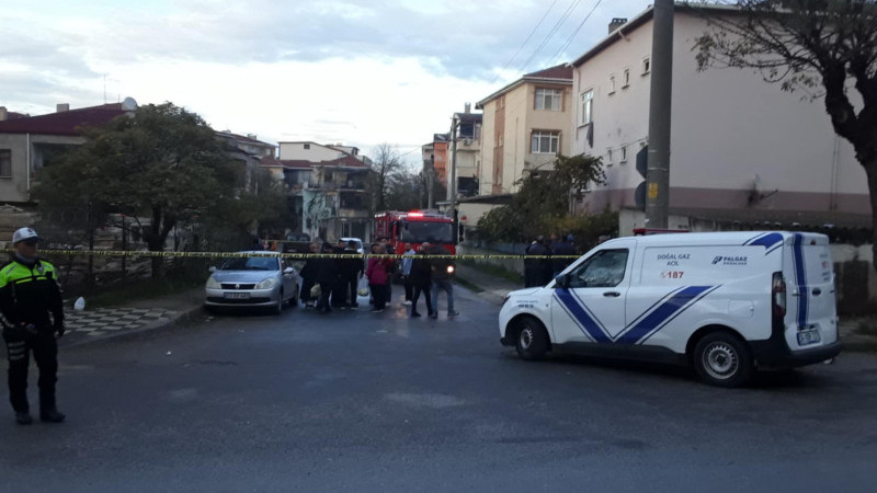 Tartıştığı arkadaşına kızıp kaldığı binayı ateşe verdi