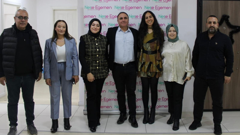 GAZETECİLERİN AYAKLARINA SAĞLIK