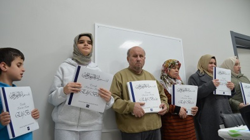 Çayırova Belediyesi'nden görme engellilere Kur'an-ı Kerim'i okuma imkanı....