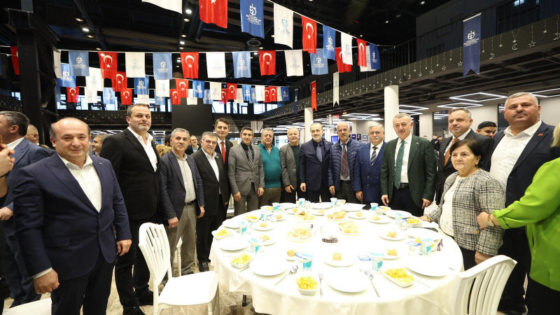 Büyükşehir’den dev iftar: 820 STK’dan başkan,  yönetim ve üyeler katıldı