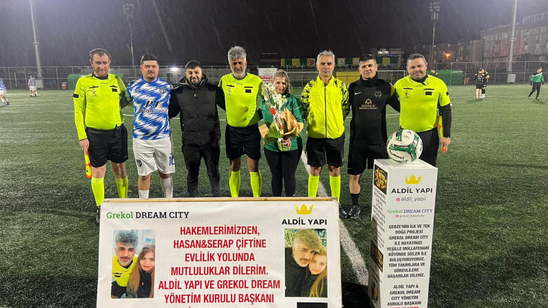 YEŞIL SAHALARDA EVLILIK TEKLIFI