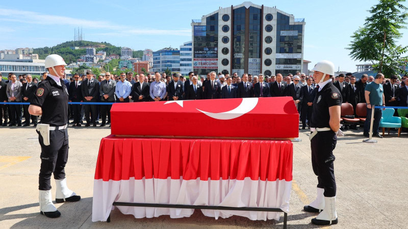 Merhum savcı  Uyumaz dualarla uğurlandı