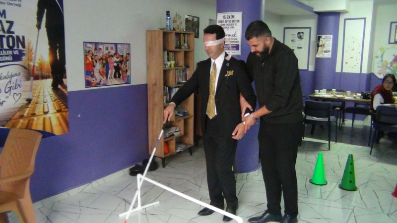 Kocaeli Epilepsi ve Engelliler Derneği  “1 dakikalığına benim gibi gör”dedi..